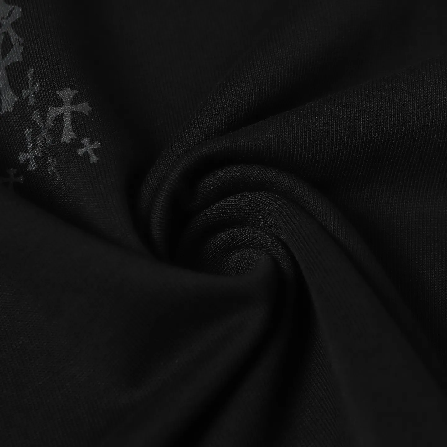 🅿️170 Chrome Hearts/Chrome Hearts 25ss cross printed short-sleeved T-shirt. Fabric 280g double yarn, 1*1 double yarn thread, soft and comfortable to the touch, no deformation, os dropped shoulders and loose version, same style for men and women. The loose version covers the flesh and looks slim but not attractive. Color: black/white Size: XS-L